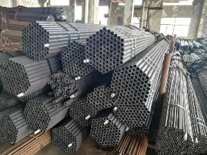 天津大無縫鋼管廠|天津中鋼聯達鋼管室內庫20#9948小口徑鋼管實拍